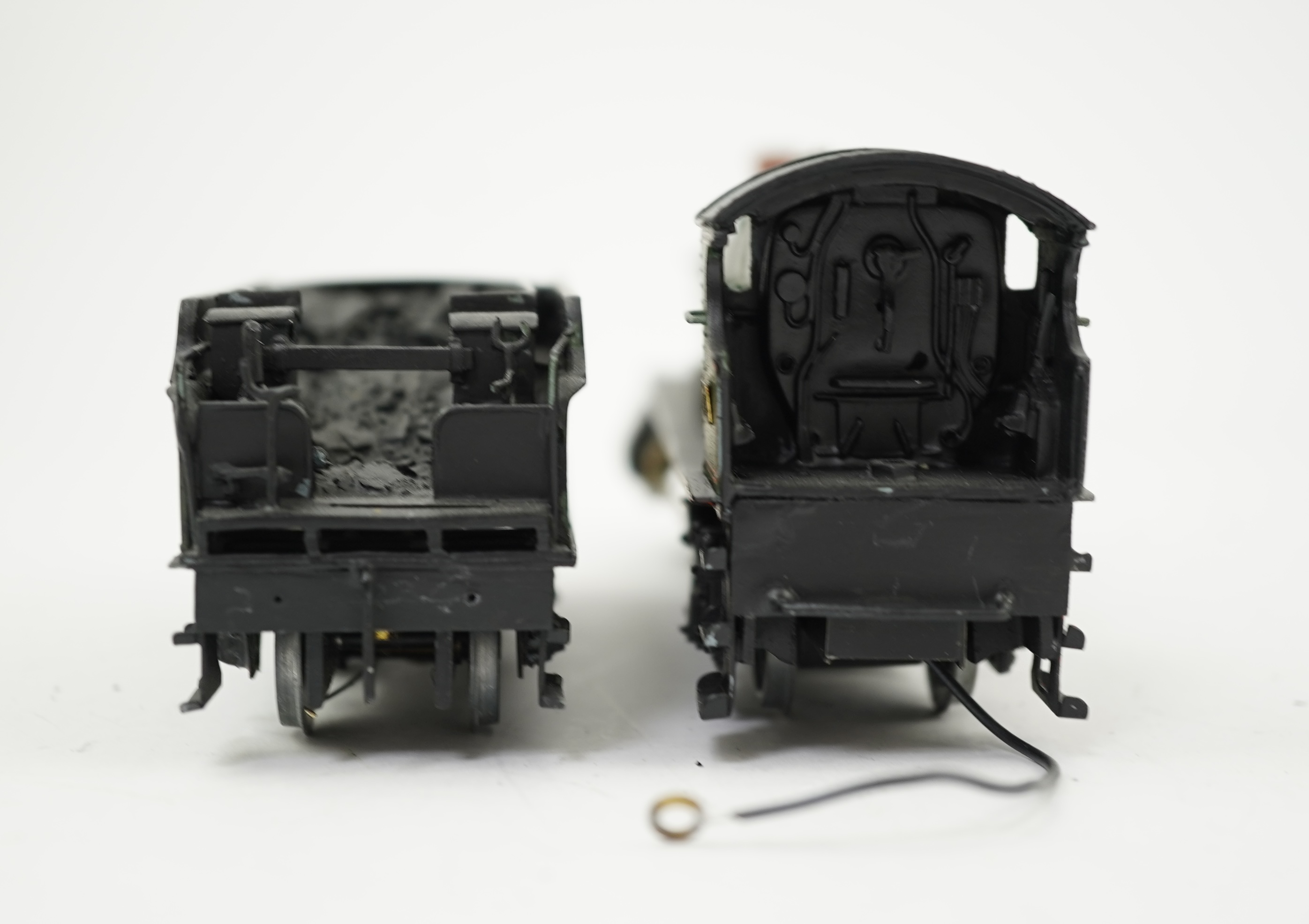 Two 00 gauge brass and white metal kit built GWR tender locomotives; a 2900 class 4-4-2, 171, together with a Grange class 4-6-0, Arlington Grange 6800, constructed, painted and lined to a high standard, both motored for